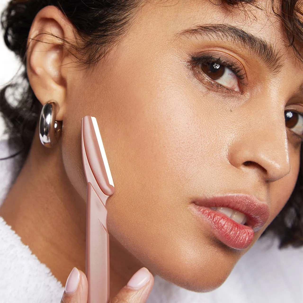 Dermaplaner in Terracotta // Kitsch
