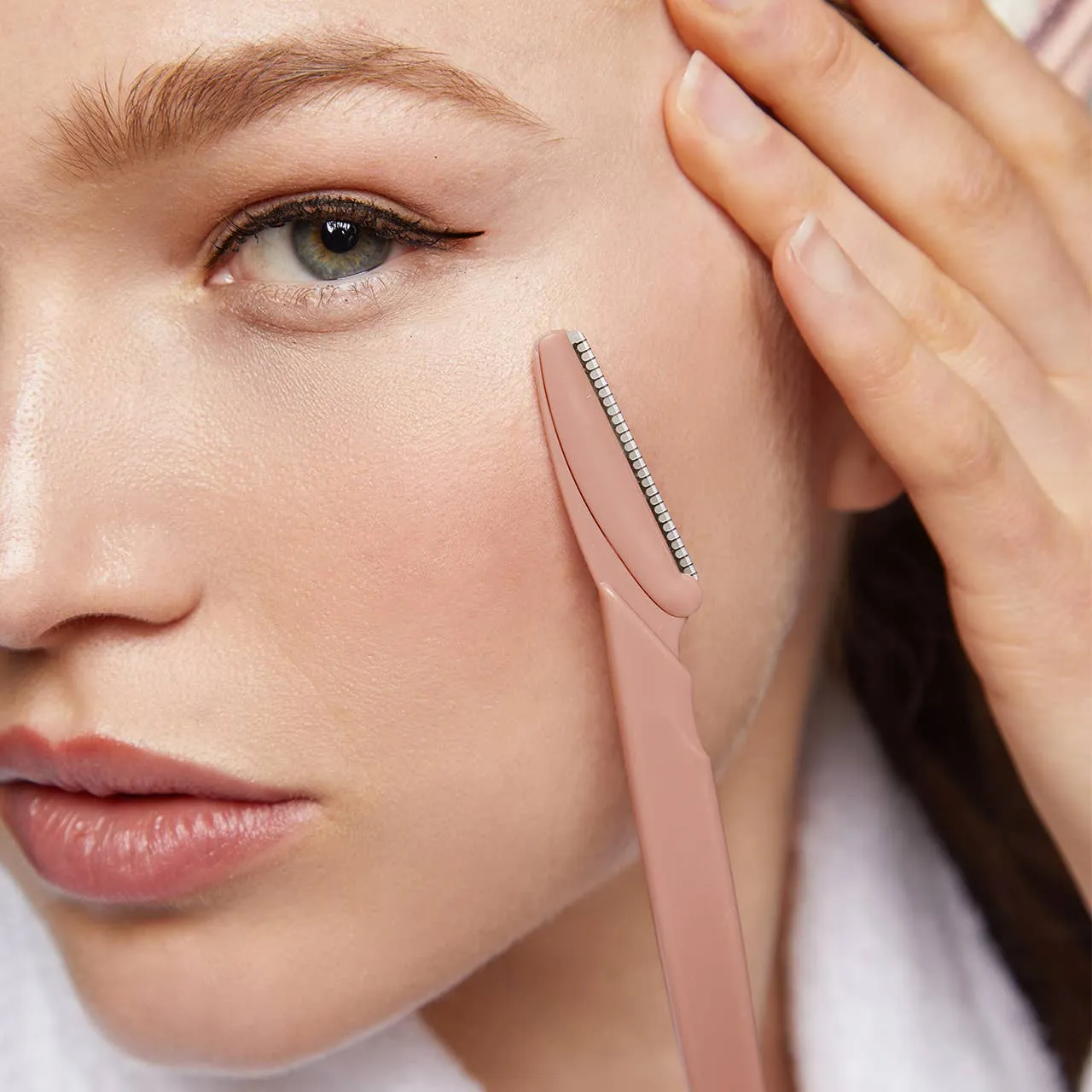 Dermaplaner in Terracotta // Kitsch