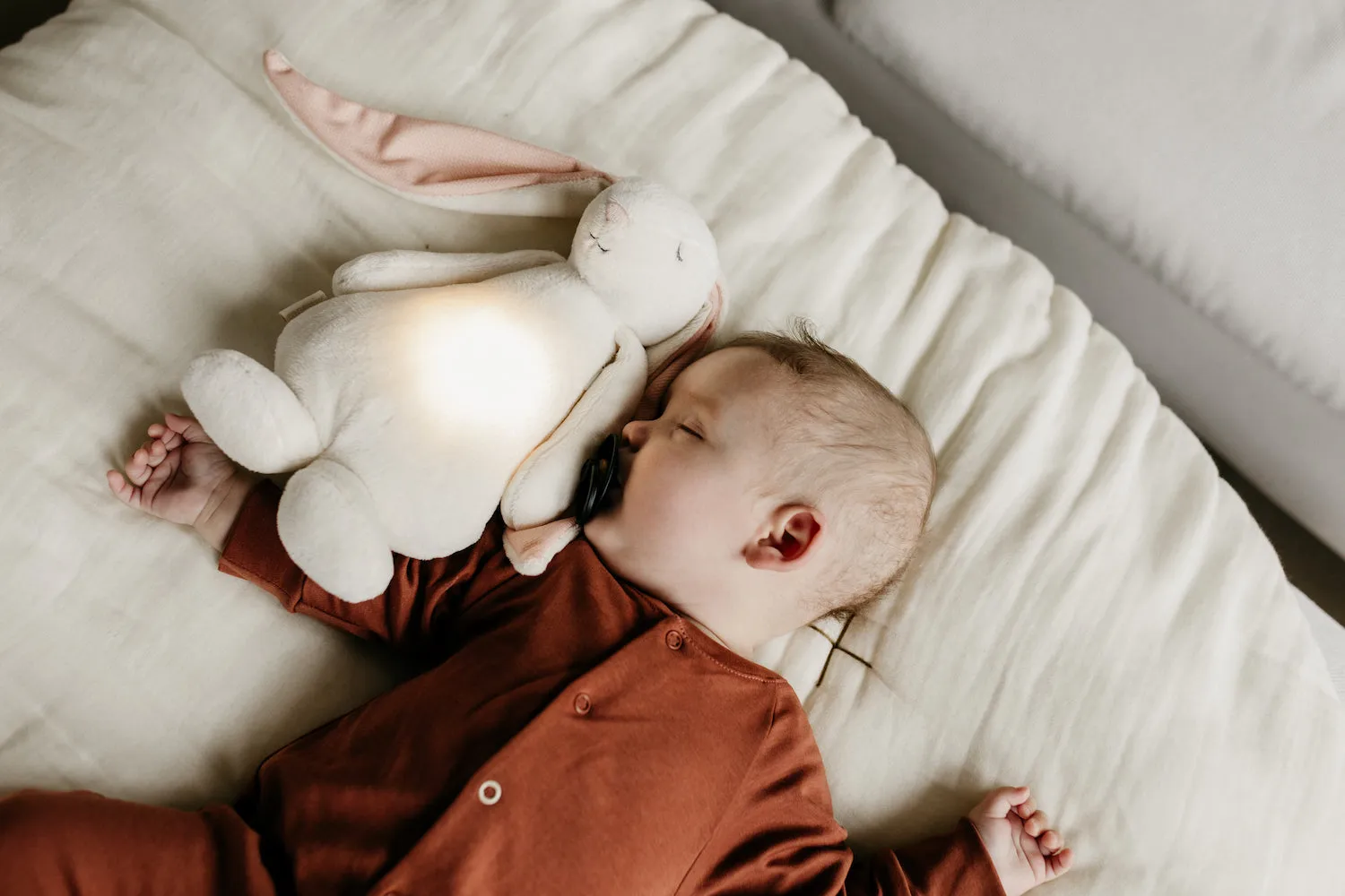 Moonie The Humming Bunny with Lamp  - Cream